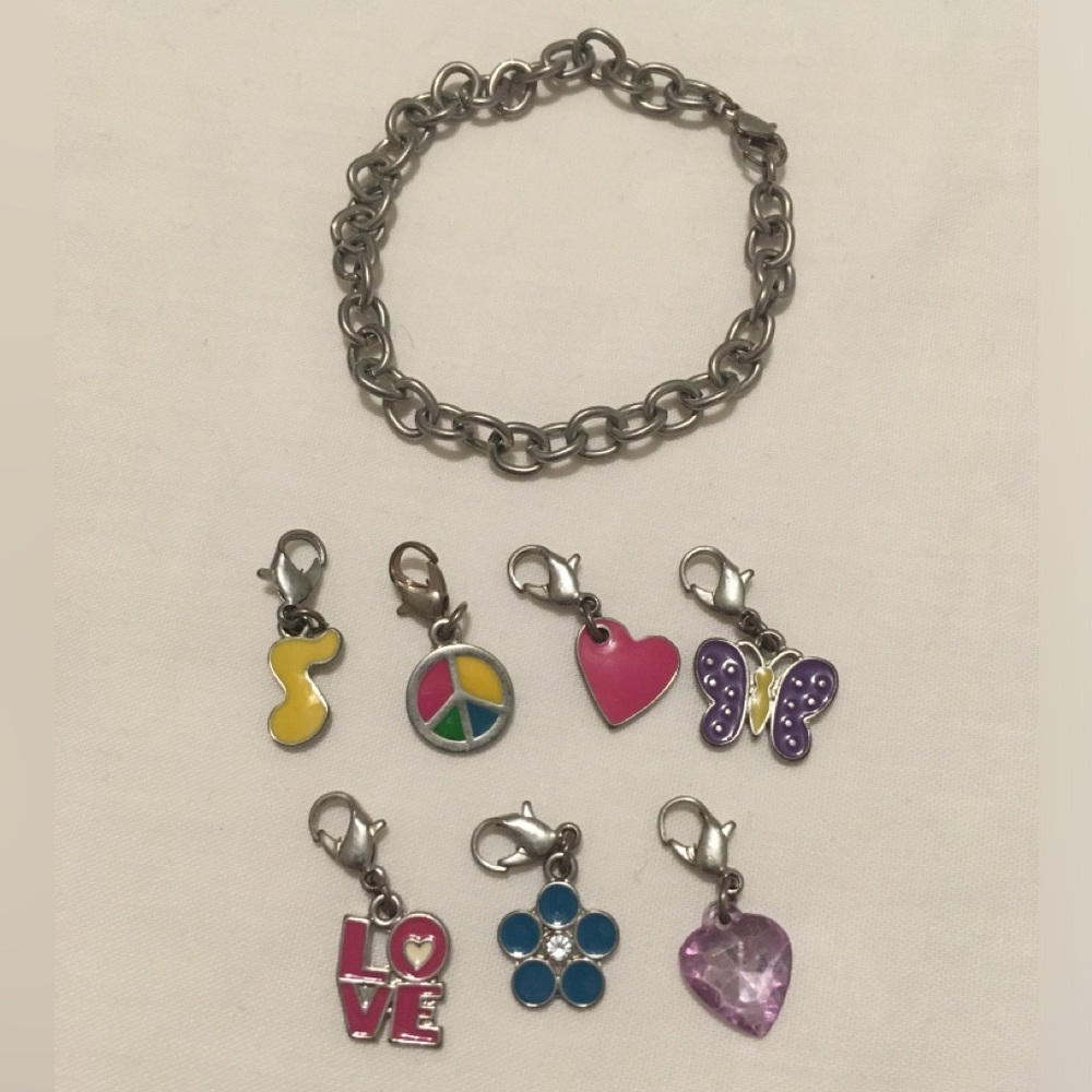 Bracelet with seven detachable charms